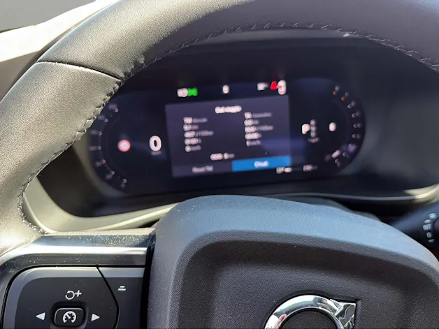 Volvo XC40 B3 Benzin Mild Hybrid Plus Dark DCT