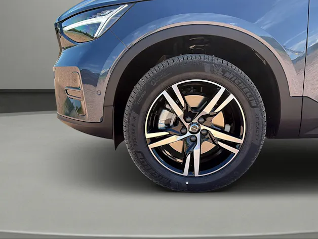 Volvo XC40 B3 Benzin Mild Hybrid Plus Dark DCT
