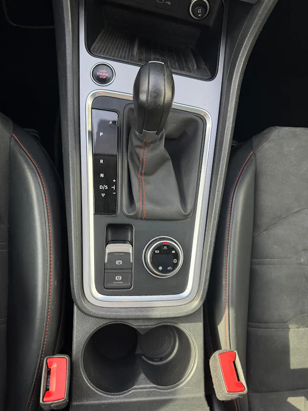 SEAT Ateca 2.0 TDI CR Hola FR DSG 4Drive * 1. HAND * FRISCH MFK * AHK * PANORAMA*