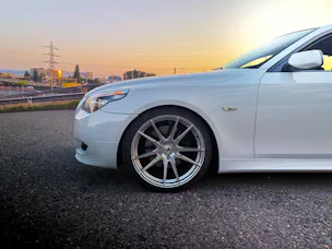 BMW 530i M EDITION * AB PLATZ* EXPORT* 21 ZOLL JR*KW-FAHRWERK*FMS ENDTOPF*HANDSCHALTER*