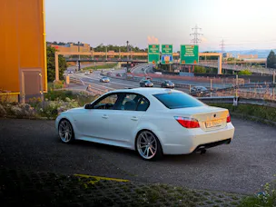 BMW 530i M EDITION * AB PLATZ* EXPORT* 21 ZOLL JR*KW-FAHRWERK*FMS ENDTOPF*HANDSCHALTER*