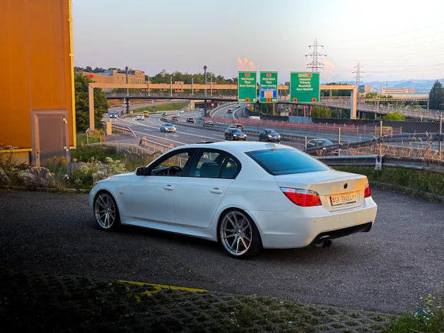 BMW 530i M EDITION * AB PLATZ*21 ZOLL JR*KW-FAHRWERK*FMS ENDTOPF*HANDSCHALTER*