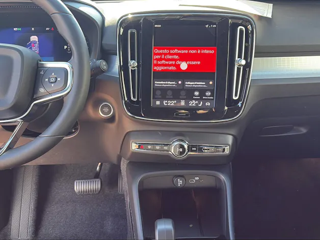 Volvo XC40 B3 Benzin Mild Hybrid Plus Dark DCT