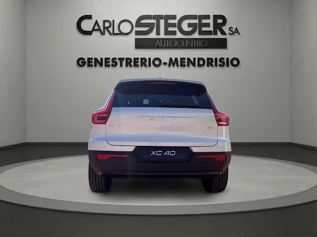 Volvo XC40 B3 Benzin Mild Hybrid Plus Dark DCT