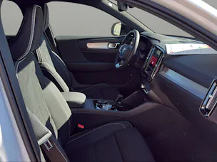 Volvo XC40 B3 Benzin Mild Hybrid Plus Dark DCT