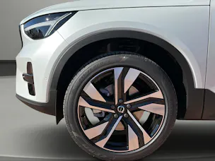 Volvo XC40 B3 Benzin Mild Hybrid Plus Dark DCT