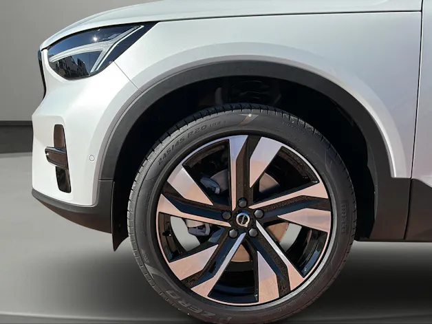 Volvo XC40 B3 Benzin Mild Hybrid Plus Dark DCT