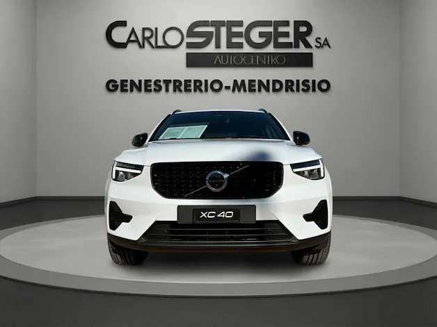 Volvo XC40 B3 Benzin Mild Hybrid Plus Dark DCT