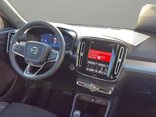 Volvo XC40 B3 Benzin Mild Hybrid Plus Dark DCT