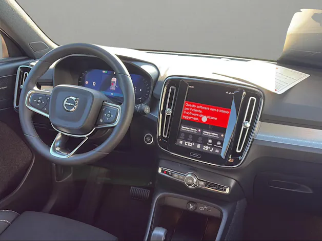 Volvo XC40 B3 Benzin Mild Hybrid Plus Dark DCT