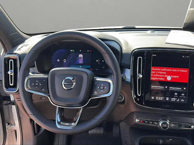 Volvo XC40 B3 Benzin Mild Hybrid Plus Dark DCT