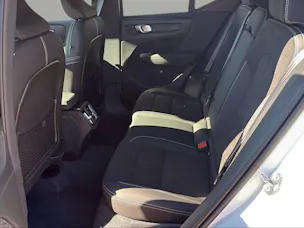 Volvo XC40 B3 Benzin Mild Hybrid Plus Dark DCT