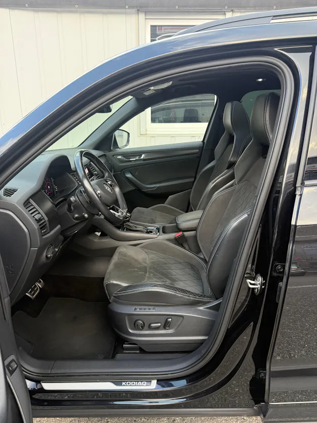 Škoda Kodiaq 2.0 TDI SCR SportLine 4x4 DSG *CH-Fahrzeug**Panorama**AHK*