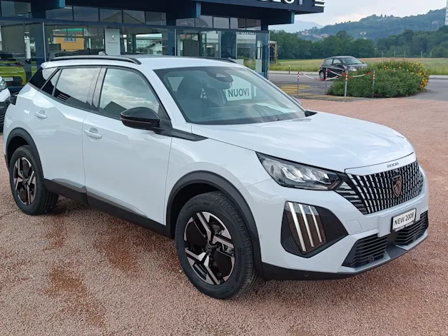 Peugeot 2008 1.2 145 MHEV Allure Premium