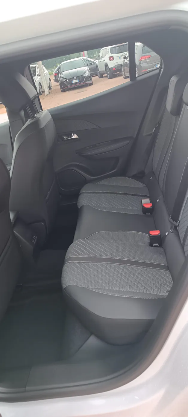 Peugeot 2008 1.2 145 MHEV Allure Premium