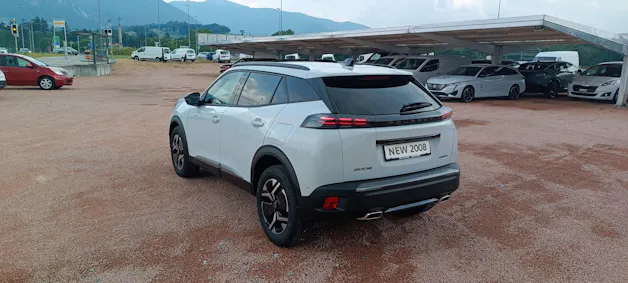 Peugeot 2008 1.2 145 MHEV Allure Premium