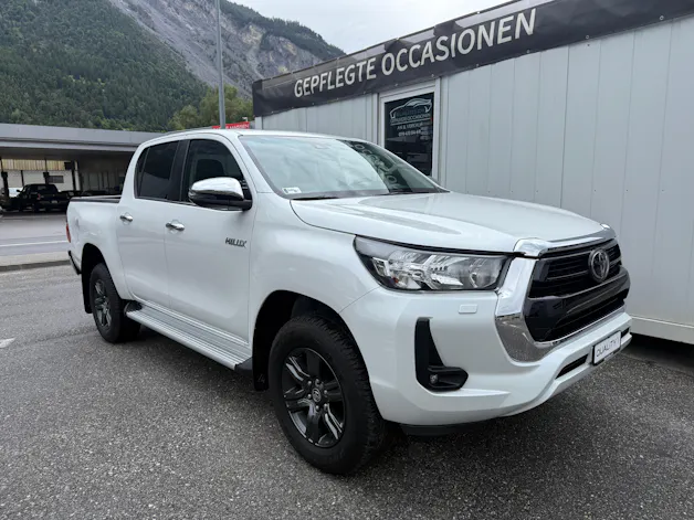 Toyota Hilux 2.4D-4D Comfort Double Cab 4x4 *2000 km * AHK 3.5 T * TRITTBRETTER *