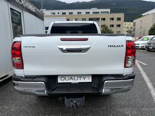 Toyota Hilux 2.4D-4D Comfort Double Cab 4x4 *2000 km * AHK 3.5 T * TRITTBRETTER *