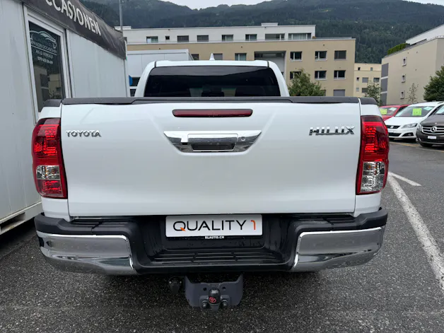 Toyota Hilux 2.4D-4D Comfort Double Cab 4x4 *2000 km * AHK 3.5 T * TRITTBRETTER *