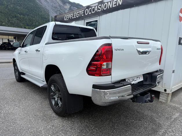 Toyota Hilux 2.4D-4D Comfort Double Cab 4x4 *2000 km * AHK 3.5 T * TRITTBRETTER *