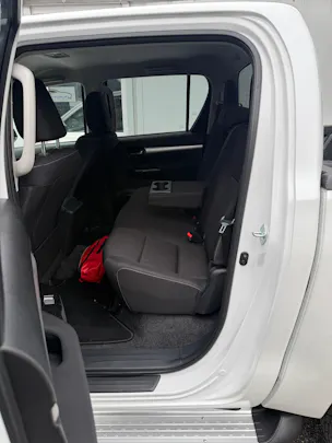 Toyota Hilux 2.4D-4D Comfort Double Cab 4x4 *2000 km * AHK 3.5 T * TRITTBRETTER *