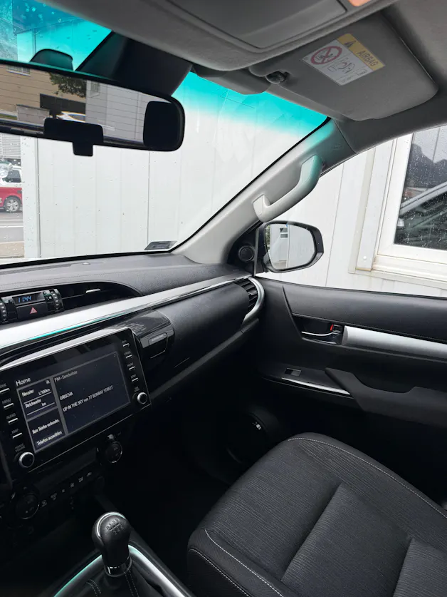 Toyota Hilux 2.4D-4D Comfort Double Cab 4x4 *2000 km * AHK 3.5 T * TRITTBRETTER *
