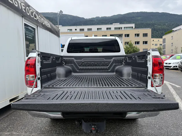 Toyota Hilux 2.4D-4D Comfort Double Cab 4x4 *2000 km * AHK 3.5 T * TRITTBRETTER *