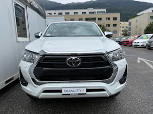 Toyota Hilux 2.4D-4D Comfort Double Cab 4x4 *2000 km * AHK 3.5 T * TRITTBRETTER *
