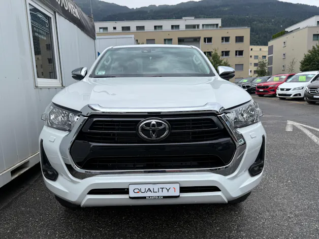 Toyota Hilux 2.4D-4D Comfort Double Cab 4x4 *2000 km * AHK 3.5 T * TRITTBRETTER *