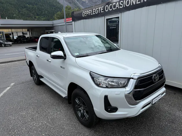 Toyota Hilux 2.4D-4D Comfort Double Cab 4x4 *2000 km * AHK 3.5 T * TRITTBRETTER *