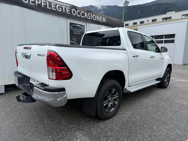 Toyota Hilux 2.4D-4D Comfort Double Cab 4x4 *2000 km * AHK 3.5 T * TRITTBRETTER *
