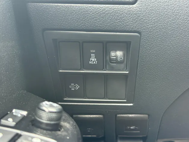 Toyota Hilux 2.4D-4D Comfort Double Cab 4x4 *2000 km * AHK 3.5 T * TRITTBRETTER *