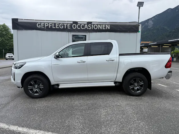 Toyota Hilux 2.4D-4D Comfort Double Cab 4x4 *2000 km * AHK 3.5 T * TRITTBRETTER *