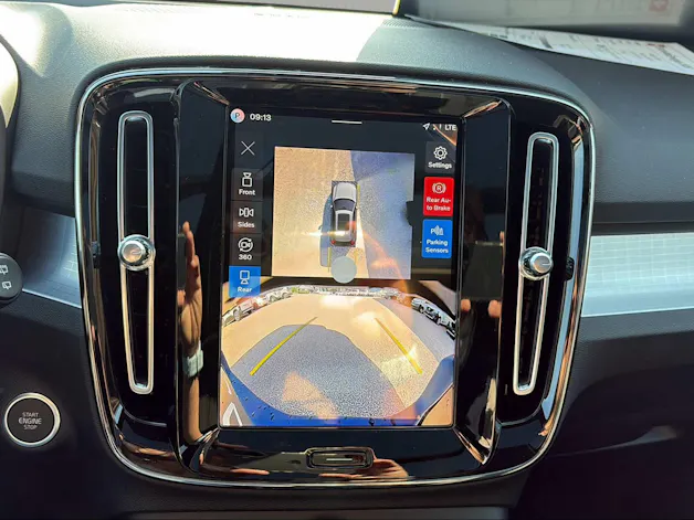 Volvo XC40 B3 Benzin Mild Hybrid Plus Dark DCT