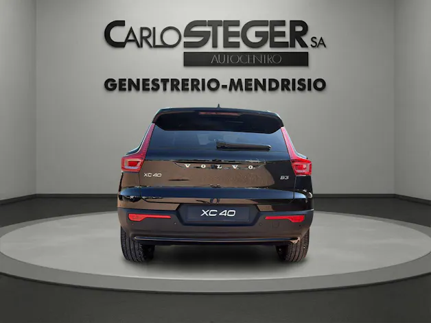 Volvo XC40 B3 Benzin Mild Hybrid Plus Dark DCT