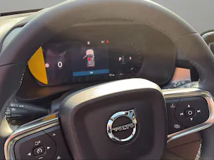 Volvo XC40 B3 Benzin Mild Hybrid Plus Dark DCT