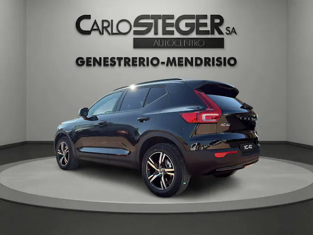 Volvo XC40 B3 Benzin Mild Hybrid Plus Dark DCT