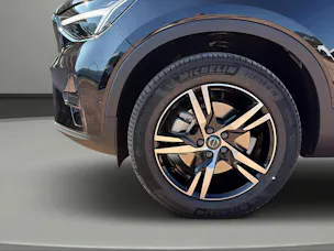 Volvo XC40 B3 Benzin Mild Hybrid Plus Dark DCT