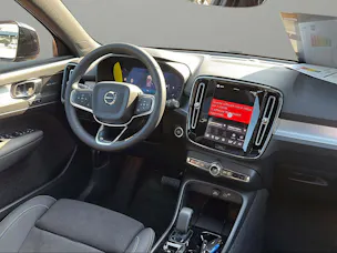 Volvo XC40 B3 Benzin Mild Hybrid Plus Dark DCT