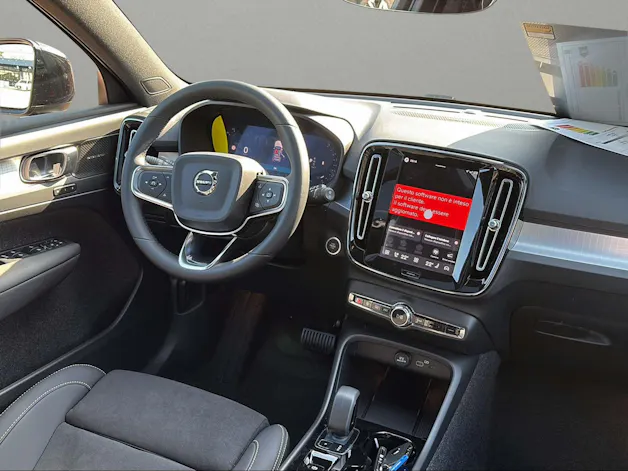 Volvo XC40 B3 Benzin Mild Hybrid Plus Dark DCT