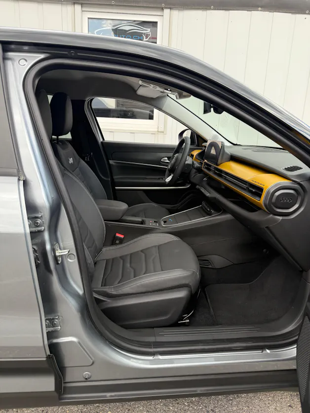 Jeep Avenger 54kWh Swiss Altitude Plus Sky * NEUWAGEN MIT TAGESZULASUNG *