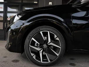 Peugeot 208 1.2 MHEV 145 GT