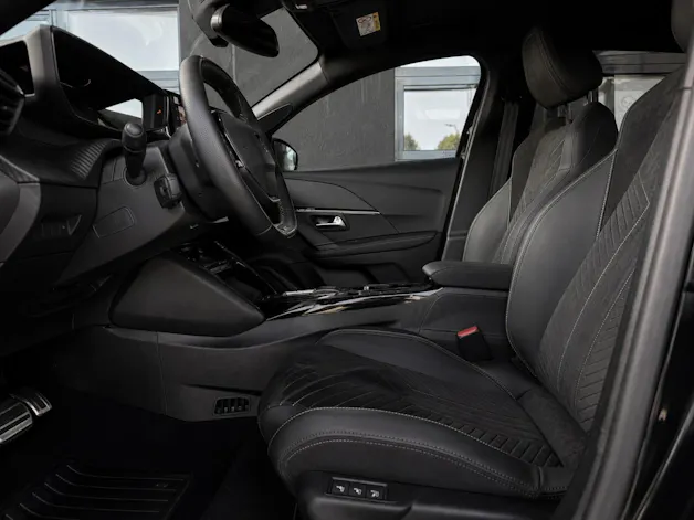 Peugeot 208 1.2 MHEV 145 GT