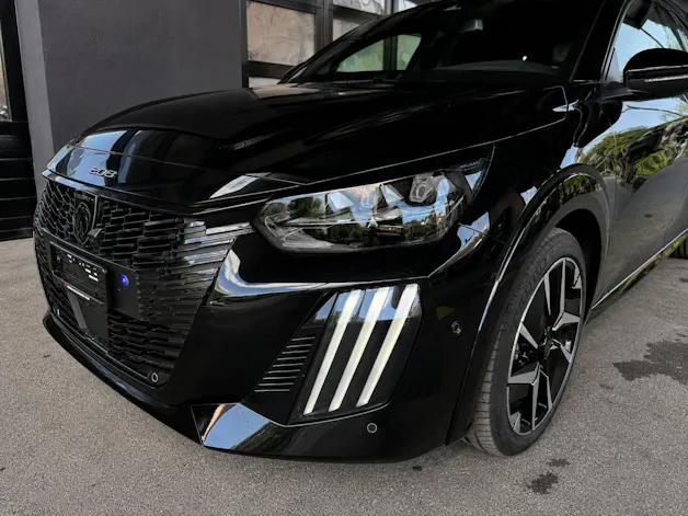 Peugeot 208 1.2 MHEV 145 GT