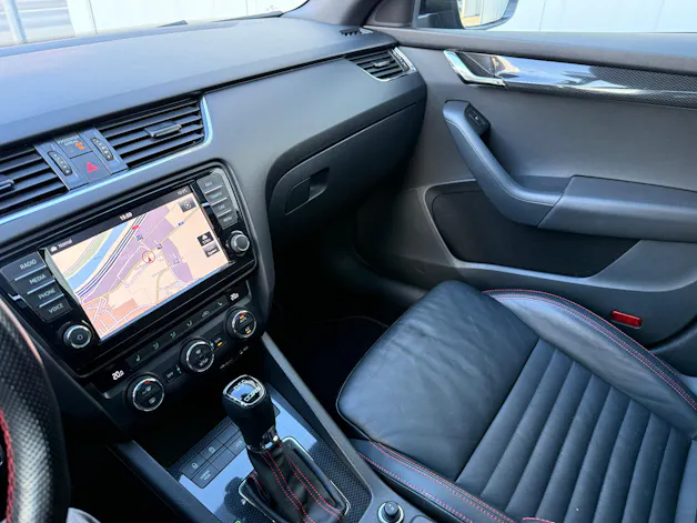 Škoda Octavia Combi 2.0 TDI RS DSG *RS-EXTREM* *TIEFERLEGUNG* H&R *DISTANZSCHEIBEN * 19" ALU*