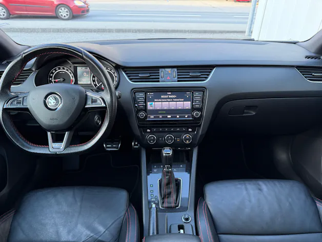 Škoda Octavia Combi 2.0 TDI RS DSG *RS-EXTREM* *TIEFERLEGUNG* H&R *DISTANZSCHEIBEN * 19" ALU*