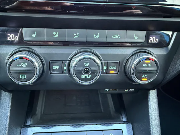 Škoda Octavia Combi 2.0 TDI RS DSG *RS-EXTREM* *TIEFERLEGUNG* H&R *DISTANZSCHEIBEN * 19" ALU*