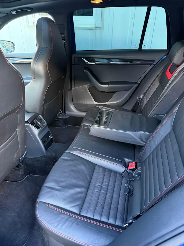Škoda Octavia Combi 2.0 TDI RS DSG *RS-EXTREM* *TIEFERLEGUNG* H&R *DISTANZSCHEIBEN * 19" ALU*