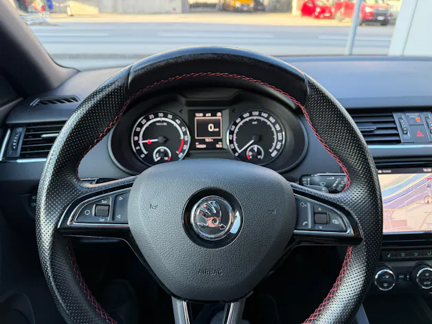 Škoda Octavia Combi 2.0 TDI RS DSG *RS-EXTREM* *TIEFERLEGUNG* H&R *DISTANZSCHEIBEN * 19" ALU*