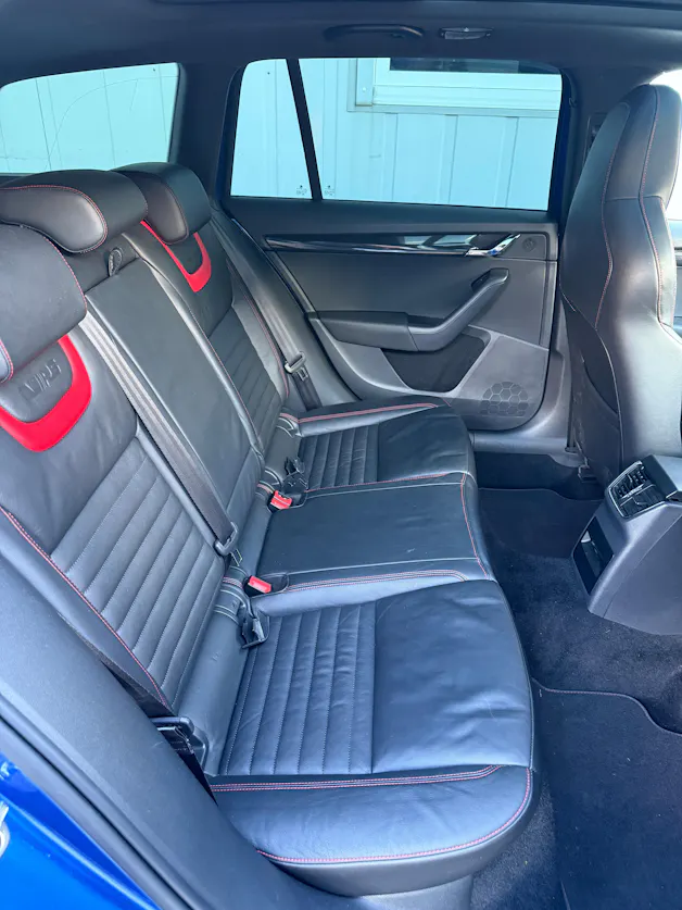 Škoda Octavia Combi 2.0 TDI RS DSG *RS-EXTREM* *TIEFERLEGUNG* H&R *DISTANZSCHEIBEN * 19" ALU*